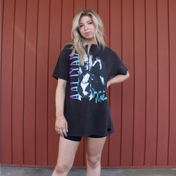 Aallyah Zipper Tee - Picture 2 of 3